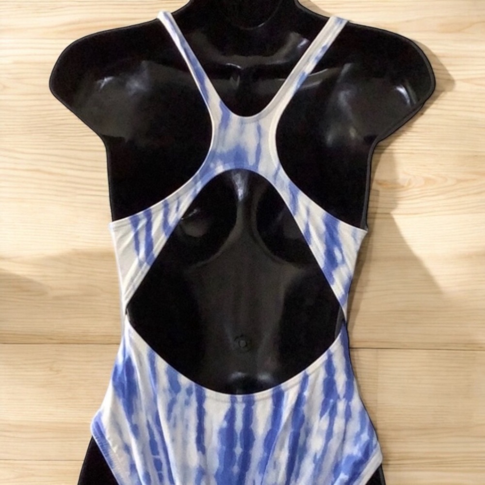 Michael Kors One Piece Swimsuit 🩱 - Picture 3 of 9